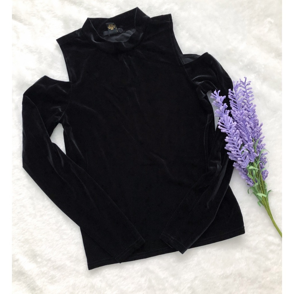 Forever 21 Open-shoulder Velvet Top